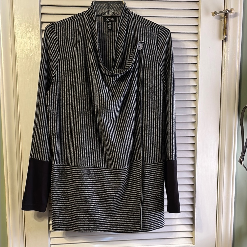 Jones New York Women's Black and White Striped Sweater